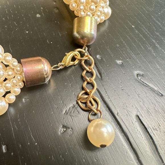VINTAGE, 7 STRAND, FAUX PEARL CHOKER. SOME STRANDS HAVE SEPARATED. - Picture 7 of 8